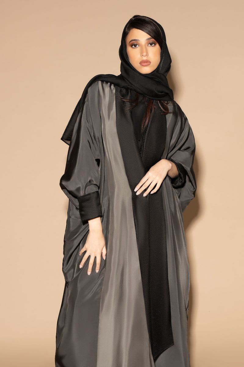 Reversible Luminous Bisht Abaya in Black